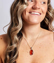 Collana pendente con ambra a onda