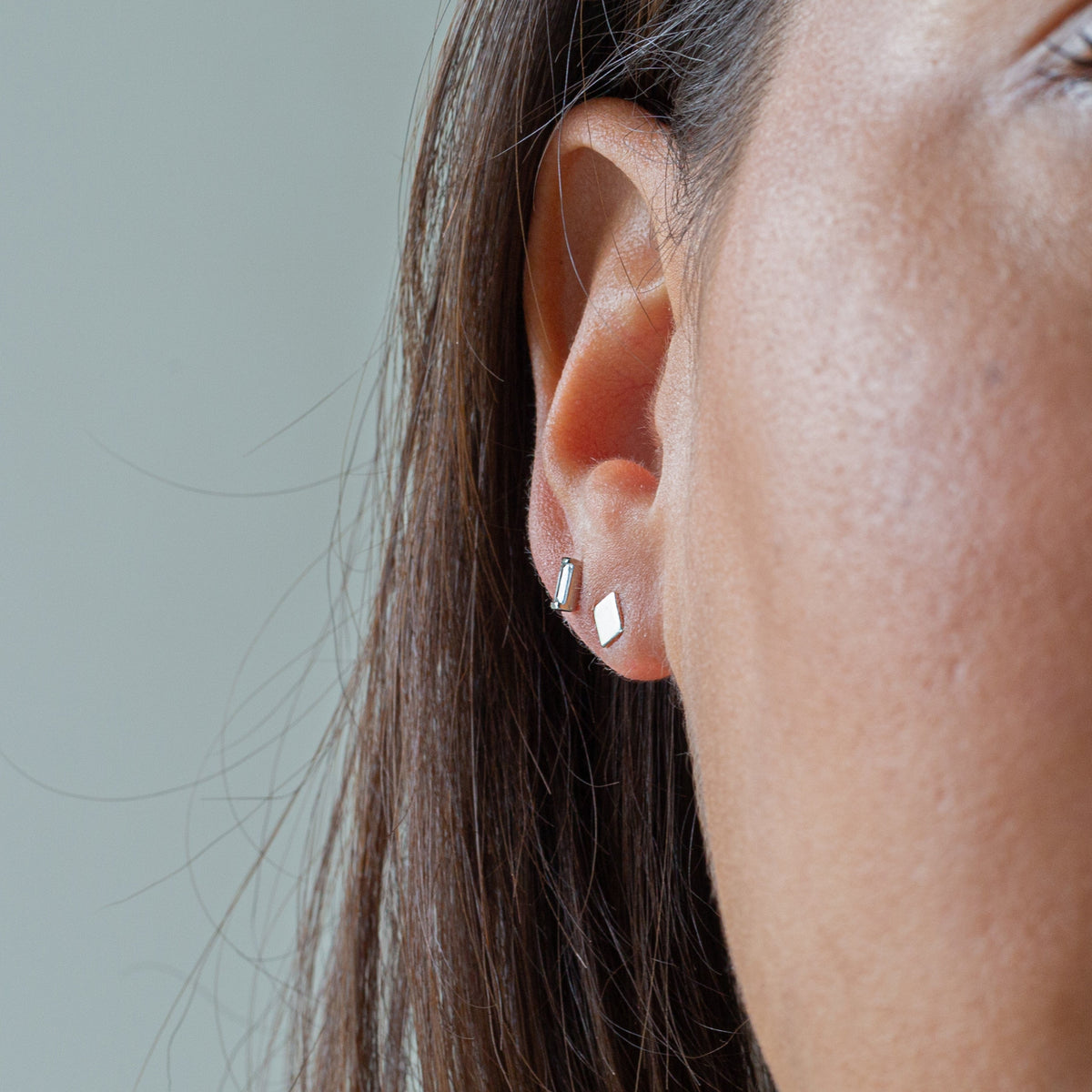 Orecchini a lobo quadrati in argento sterling