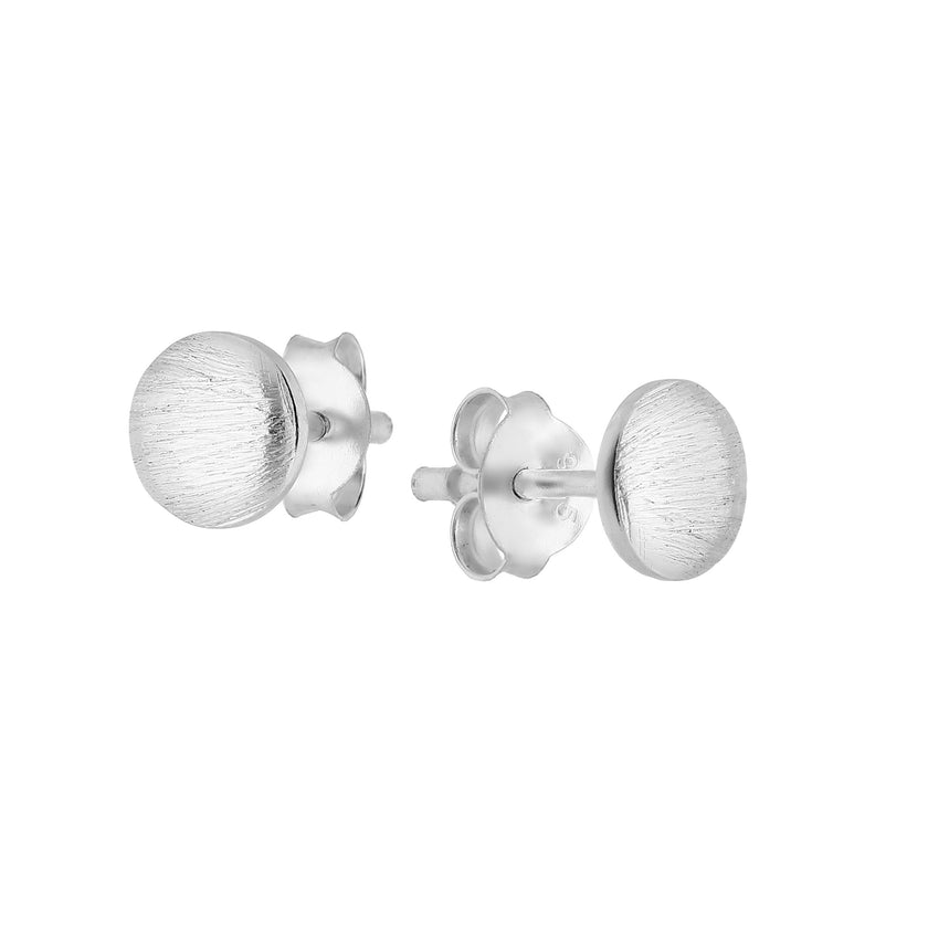 Mattierte, unauffällige Ohrstecker aus Silber