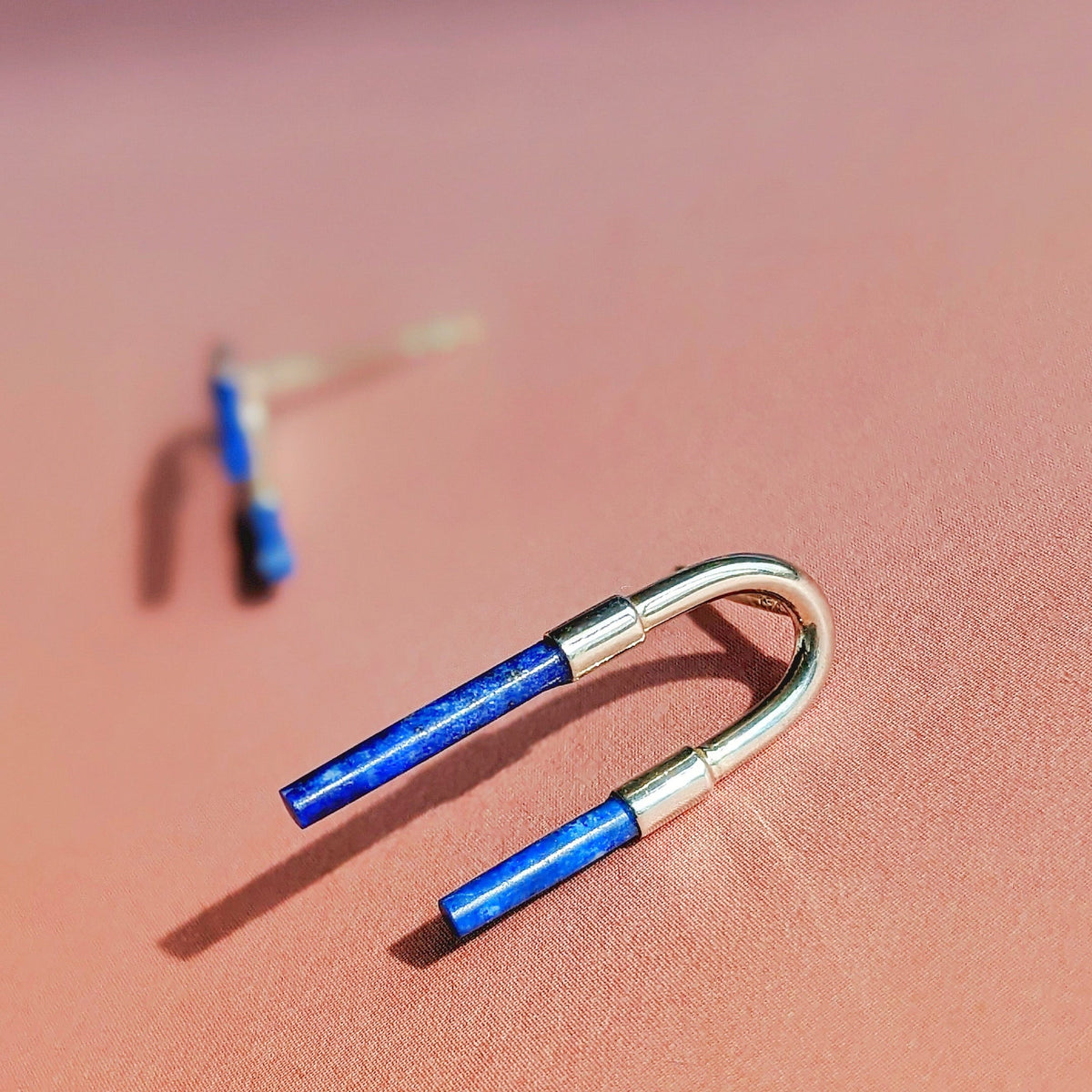 Lapislazuli-Ohrstecker aus Sterlingsilber