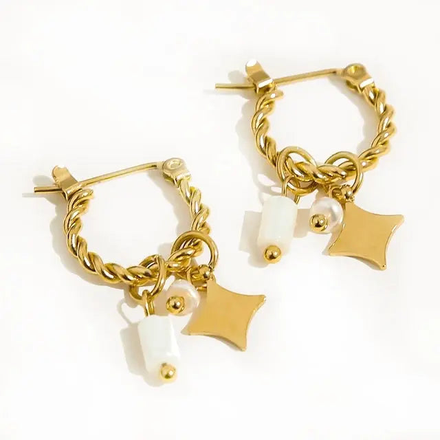 Orecchini a cerchio con ciondoli Bailee Luxe placcati in oro 18k