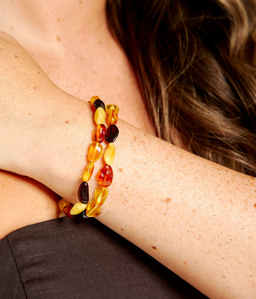 Bracciale con perline ambra grezza multicolore