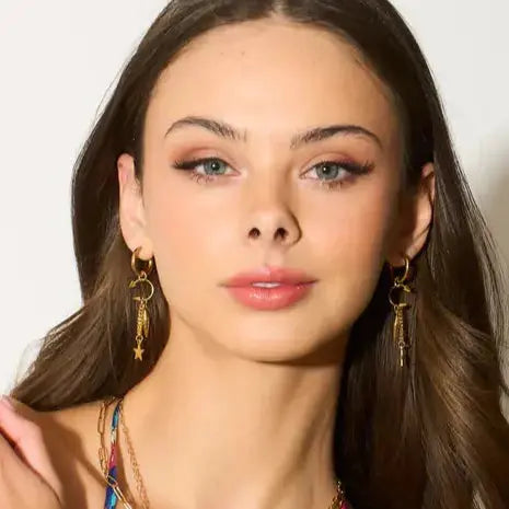 Orecchini a cerchio pendenti con ciondolo a stella Aelin Luxe placcati in oro 18k