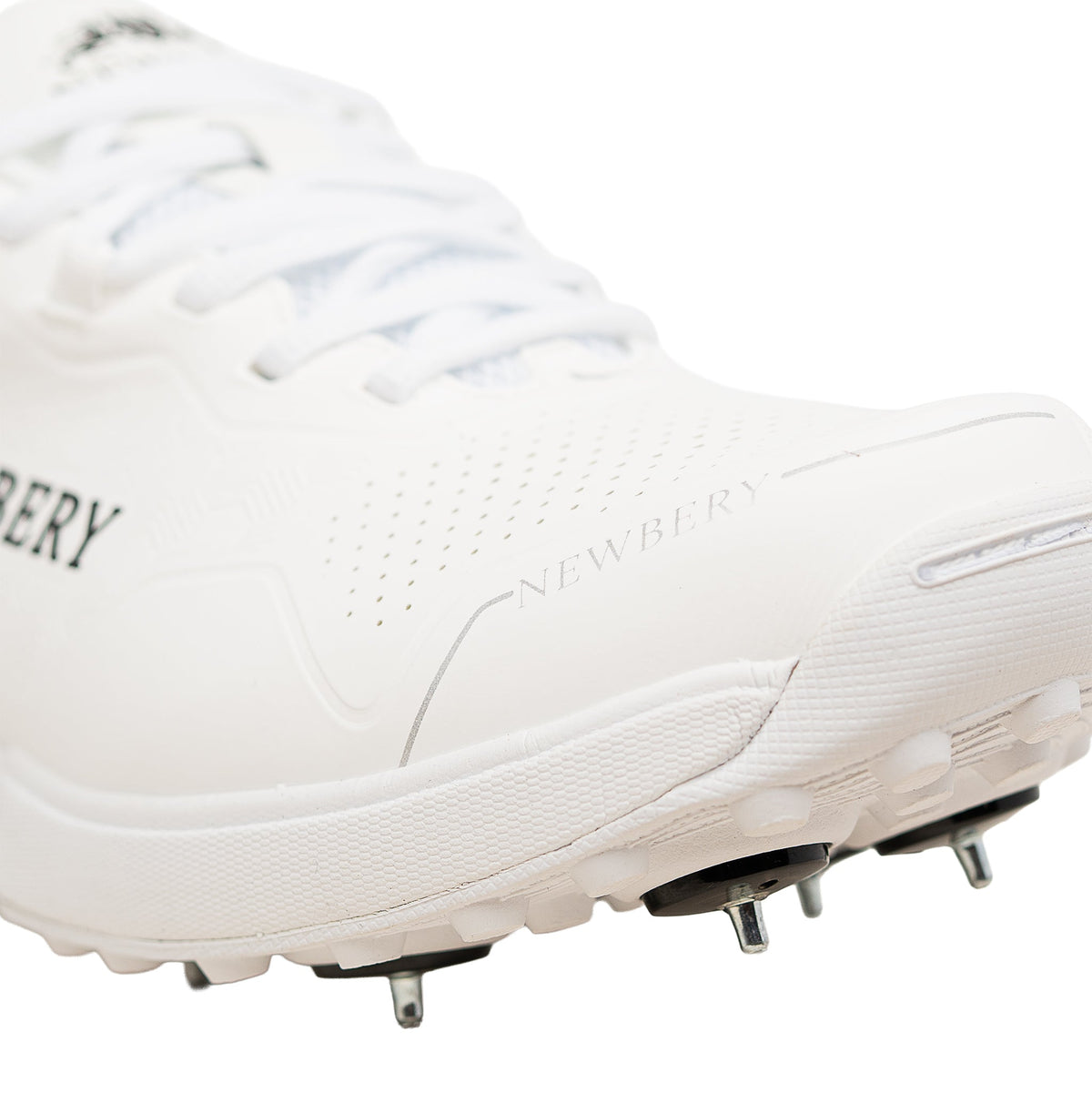 Newbery 360 Cricket Schoen - Volledig witte spikes
