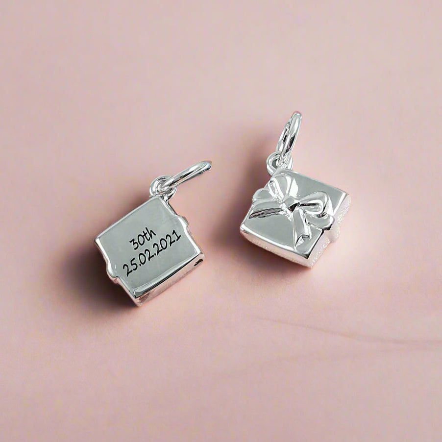 Presente un Charm de Plata Personalizado