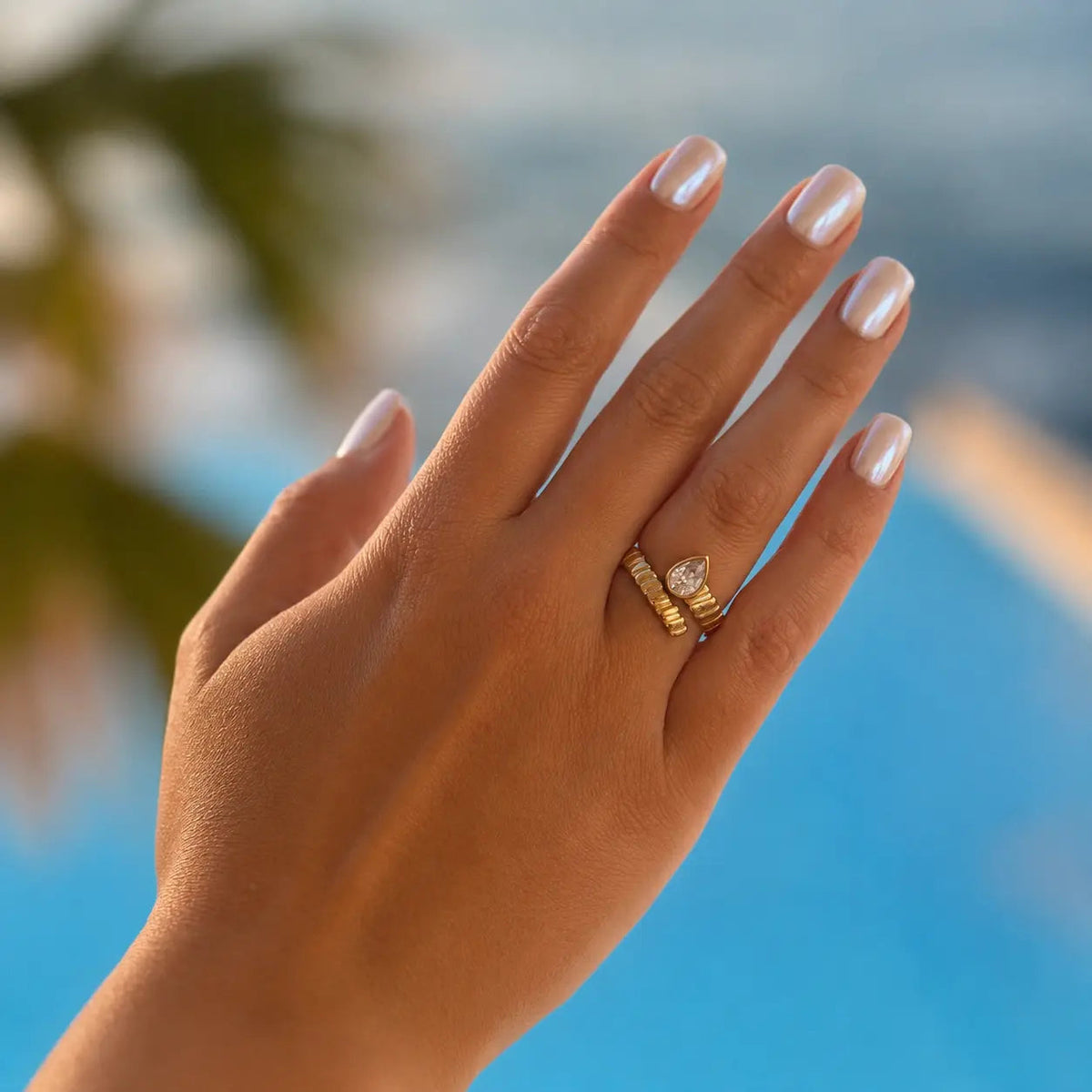 Anillo abierto Kali Luxe con baño de oro de 18k