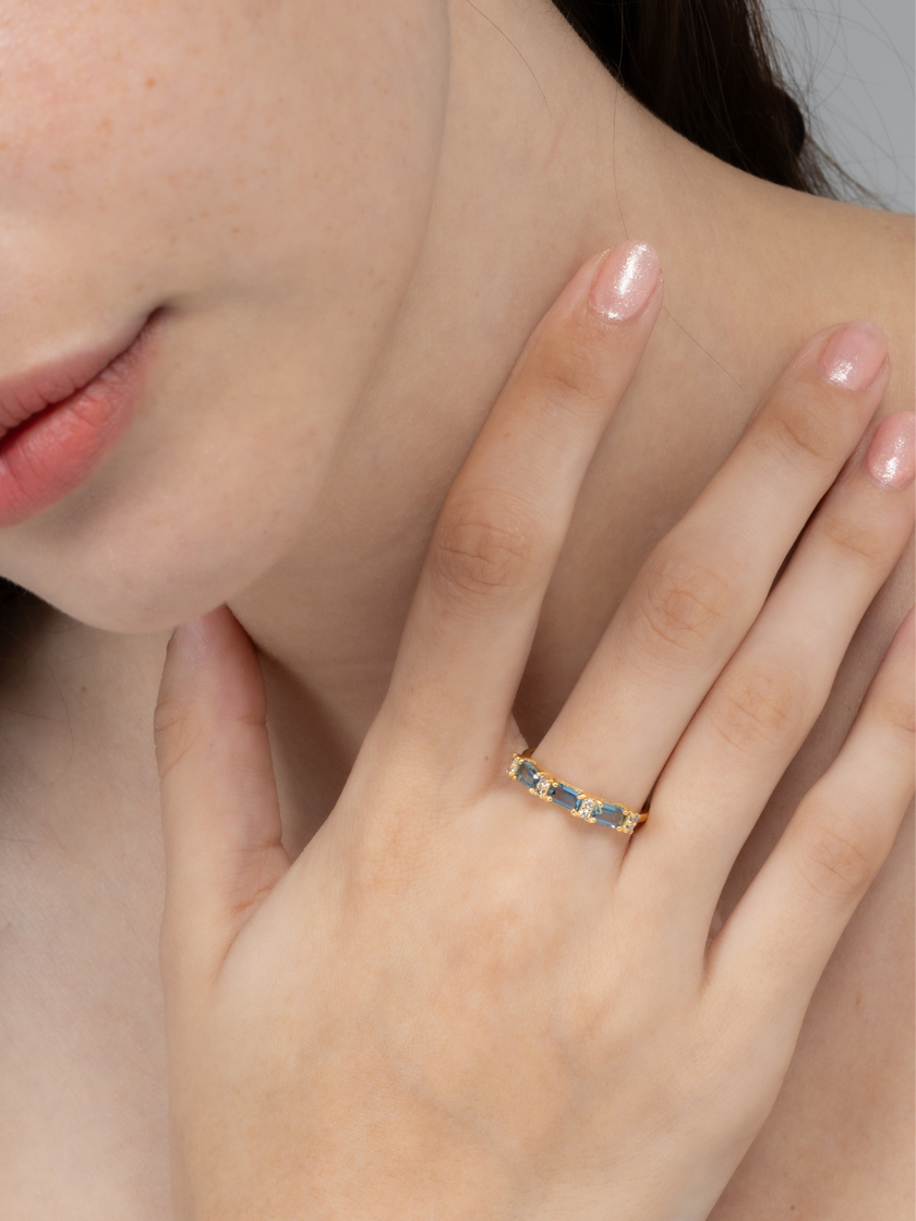 London Blauer Topas Smaragdschliff Eternity Ring in 18k Gold Vermeil