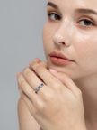 Bague éternité en topaze bleue de Londres taille émeraude en argent sterling