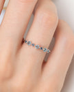 Stabelbar half-eternity ring med blå safir og blå topas i sterlingsølv