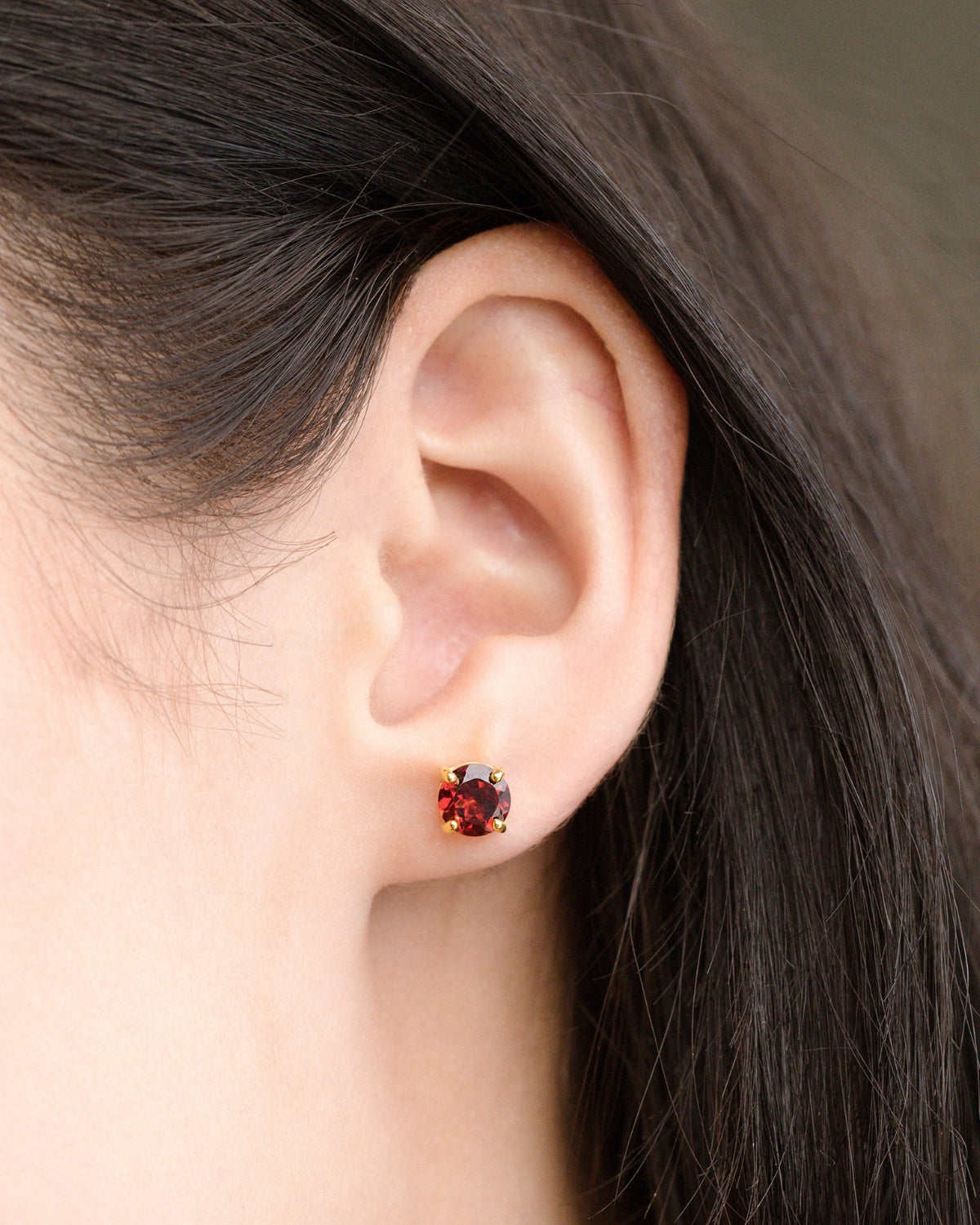 Garnet Round Stud Earrings 6 mm in 18k Gold Vermeil