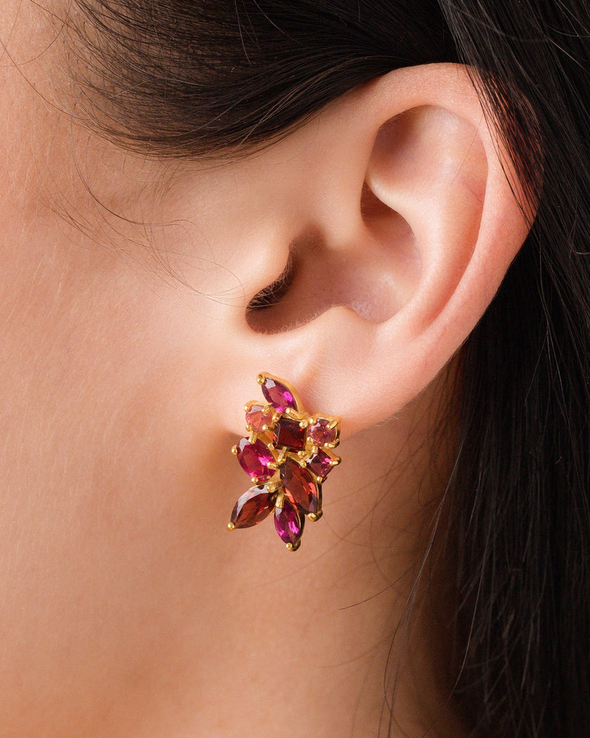 Orecchini a grappolo con grandi pietre preziose rosse in vermeil d'oro 18k