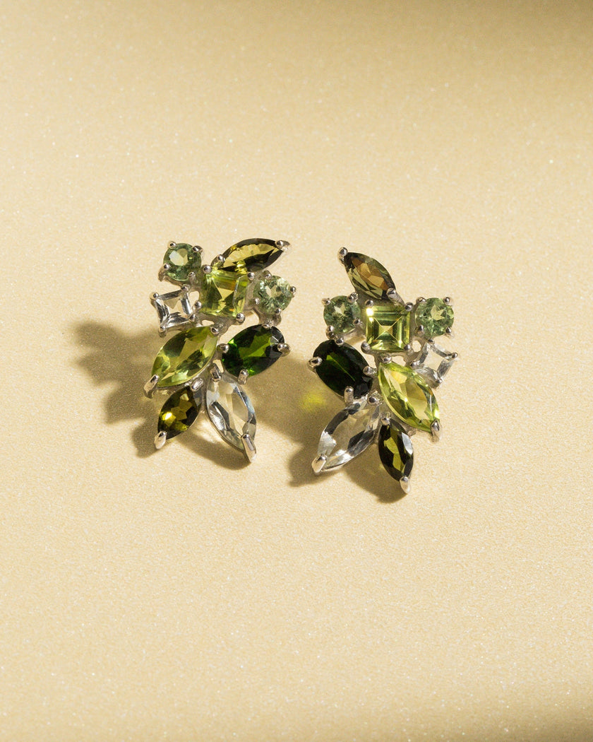 Pendientes grandes de racimo de piedras preciosas verdes en plata de ley