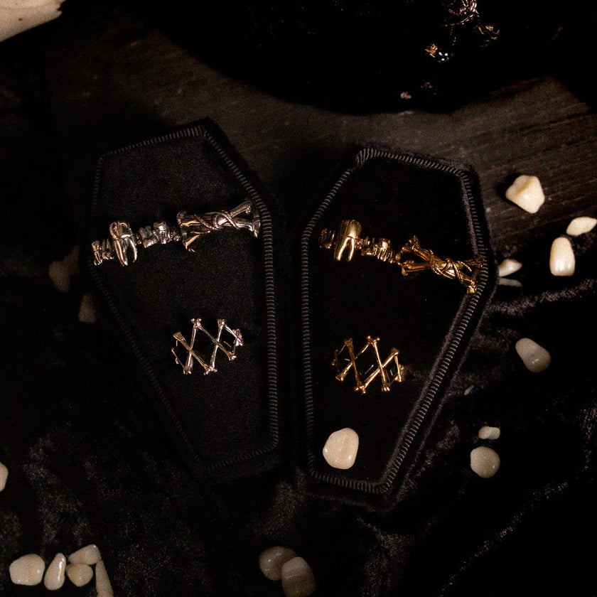 Anello in oro con gemma nera Obsidian Marrow