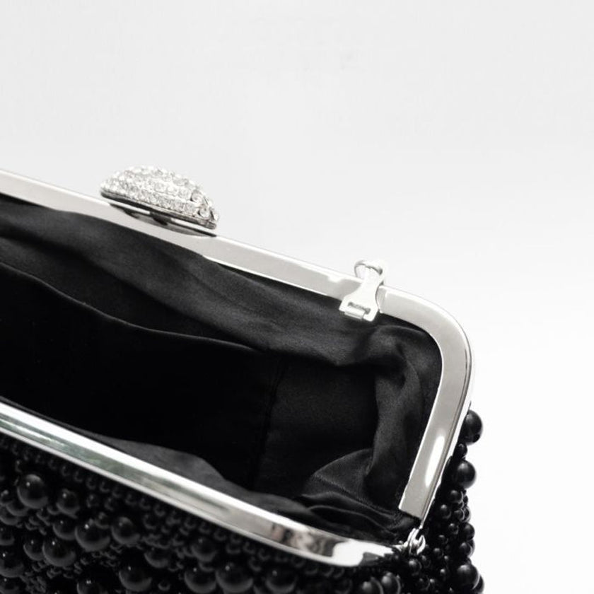 Pochette con perle nere e cristalli con dettagli argentati