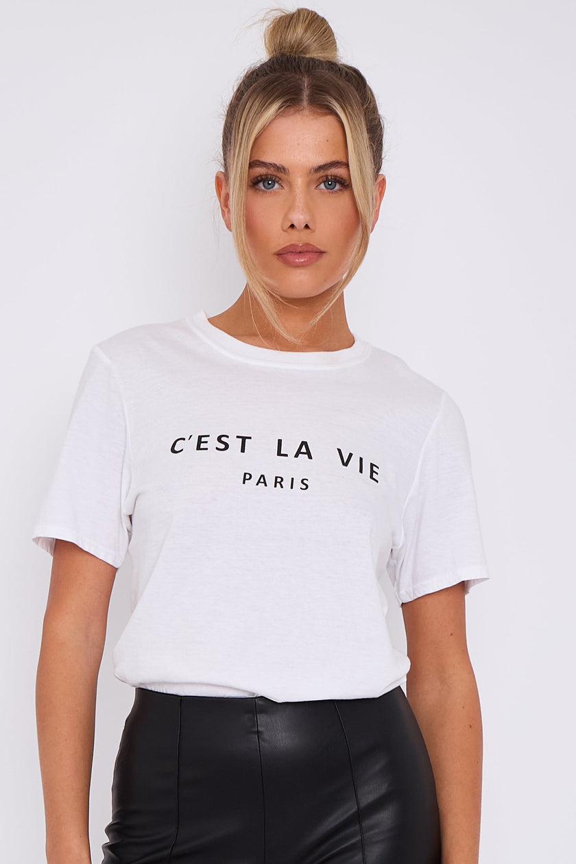 Vit C'est La Vie t-shirt med kort ärm och normal passform