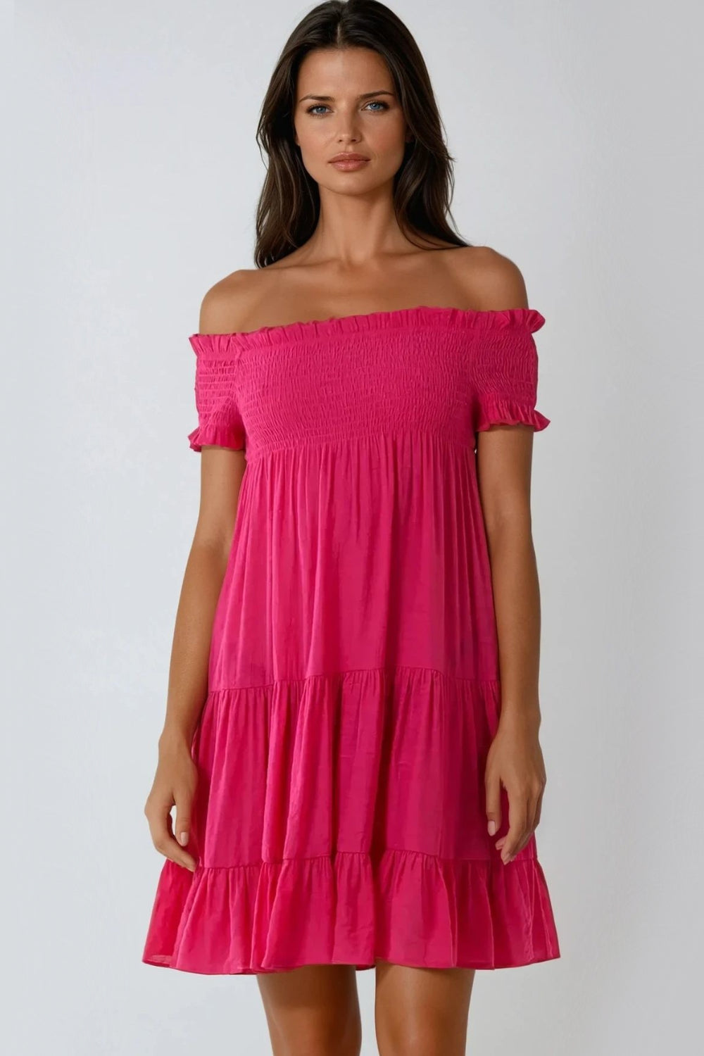 Miniabito fucsia scollo alla Bardot con arricciature