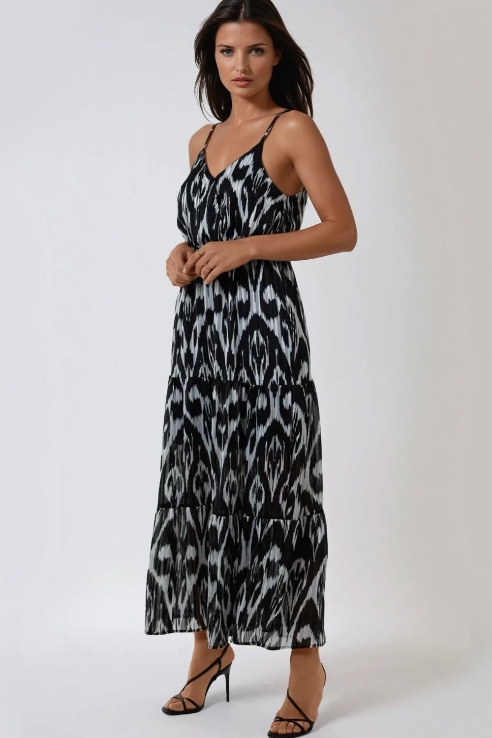 Schwarzes Maxikleid mit Wickeloptik und Spaghettiträgern