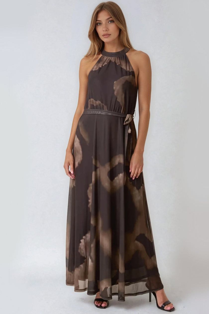 Abito lungo marrone con scollo all'americana e cintura