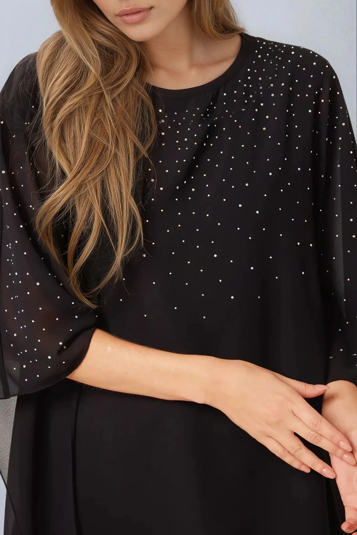 Top in mesh nero con decorazioni