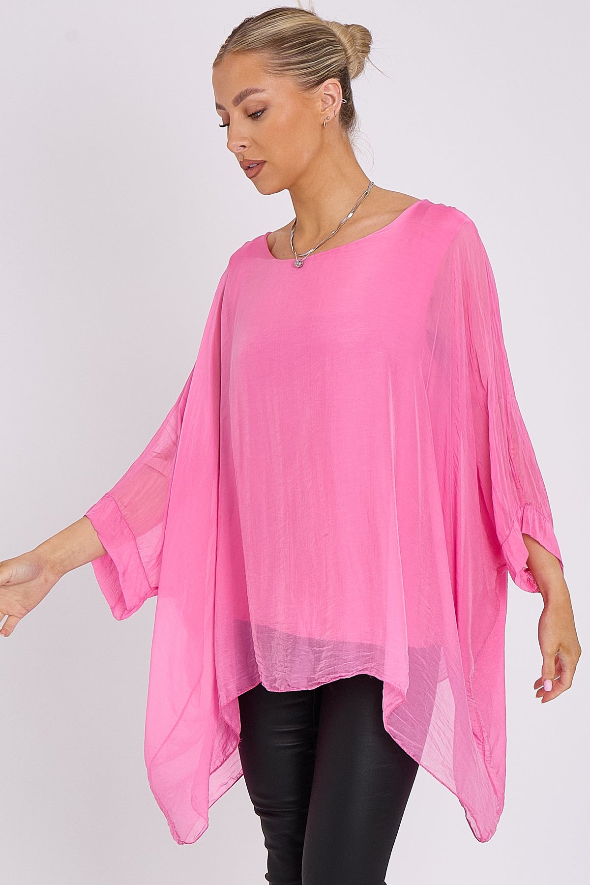 Blusa rosa in seta con maniche a pipistrello
