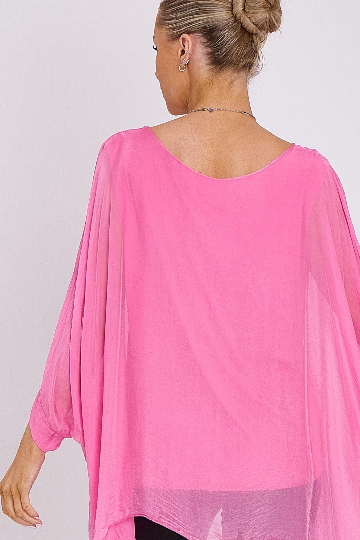 Blusa rosa in seta con maniche a pipistrello