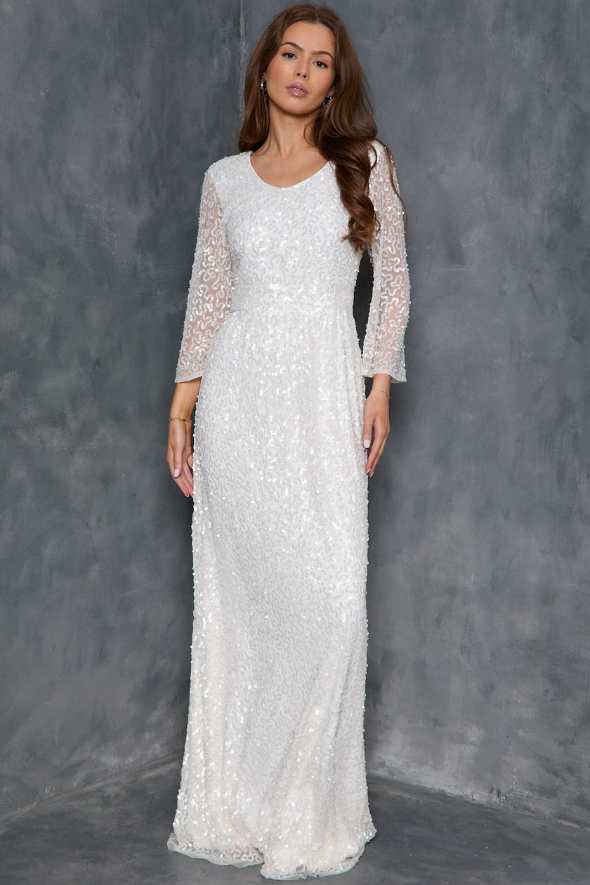 Robe longue blanche à sequins, manches ange et dos nu