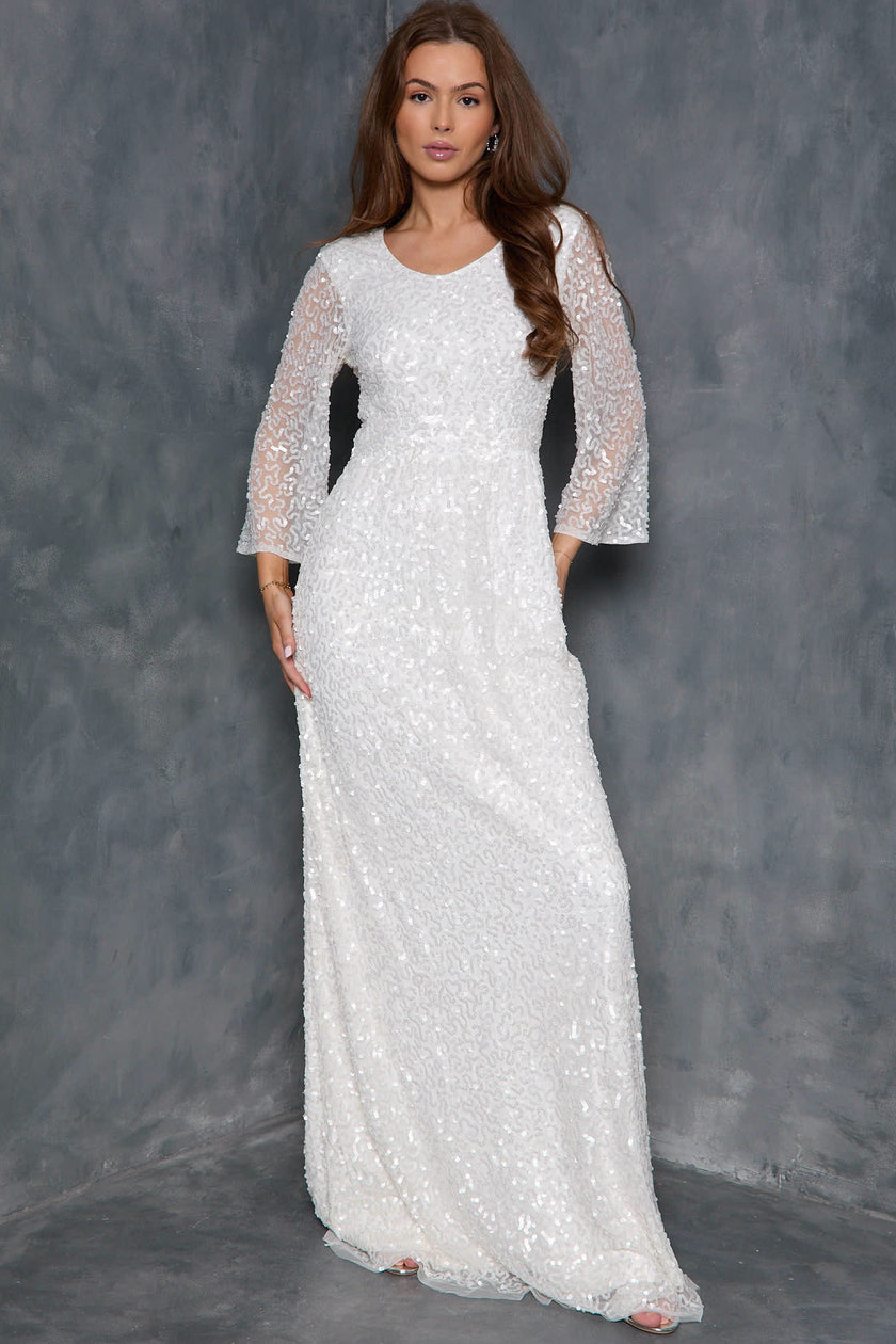 Robe longue blanche à sequins, manches ange et dos nu