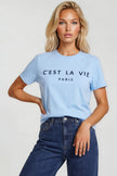 Camiseta de manga corta y corte regular color azul claro C'est La Vie