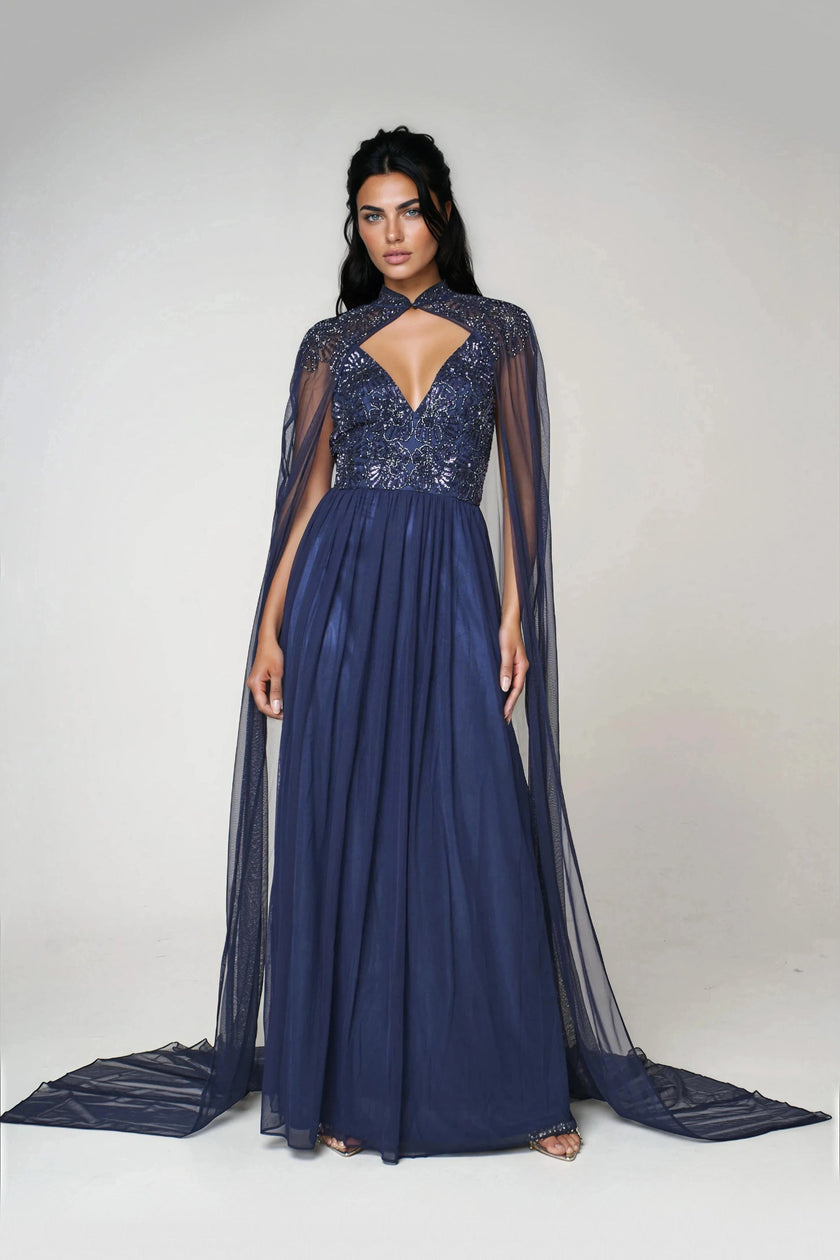 Abito lungo da sera blu navy con decorazioni, spalline sottili e mantella rimovibile