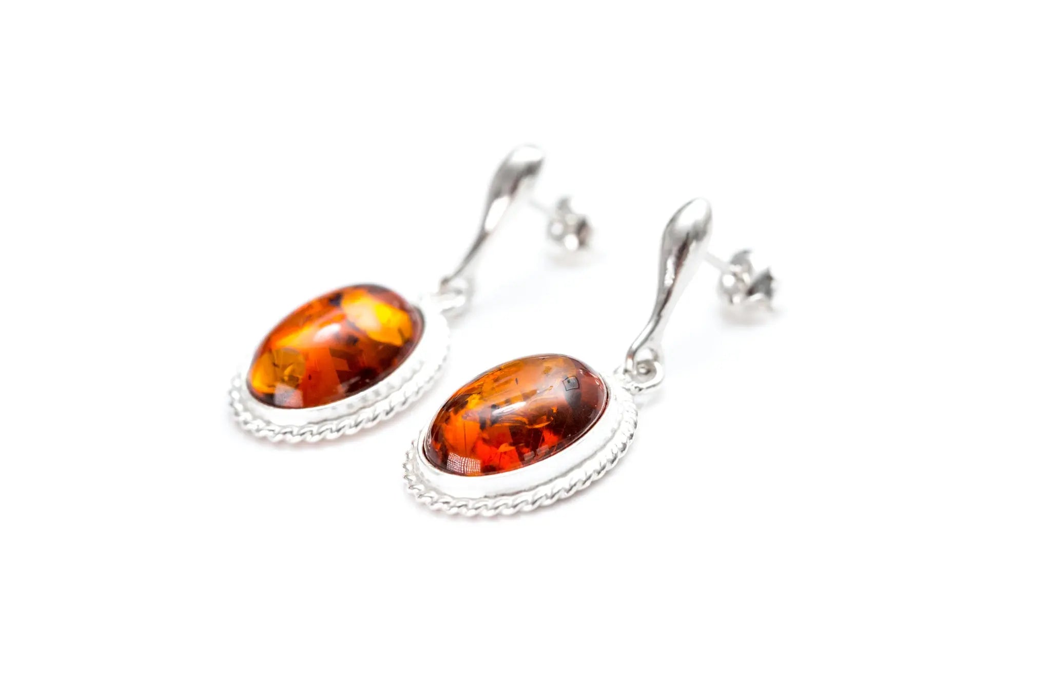 Oorbellen met hanger van barnsteenkwintessens