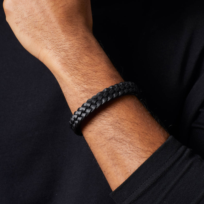 Fred Bennett Schwarzes geflochtenes Lederarmband