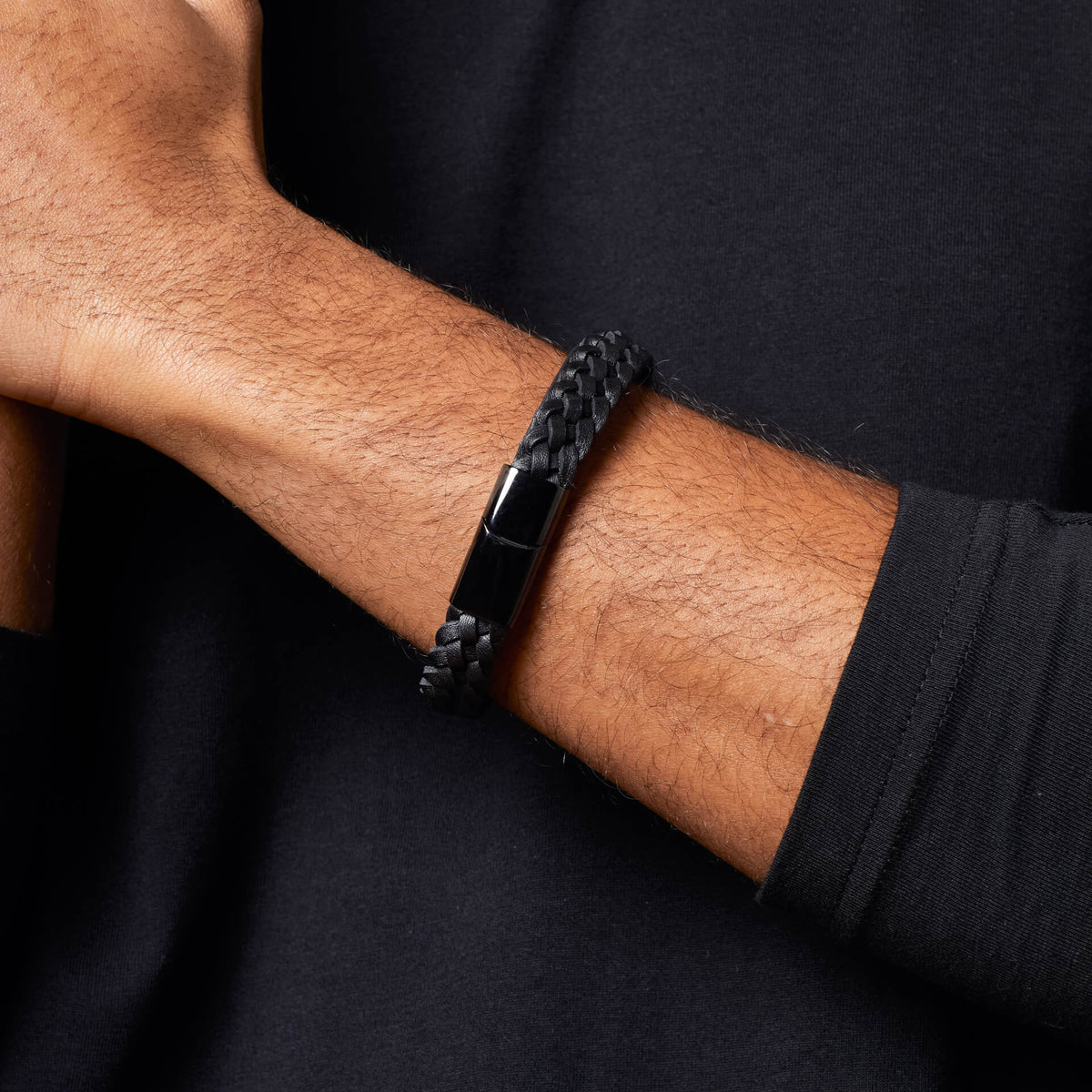 Fred Bennett Schwarzes geflochtenes Lederarmband