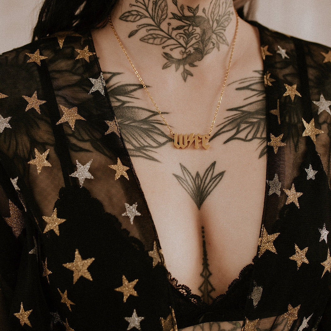 Collar WIFE de oro alternativo