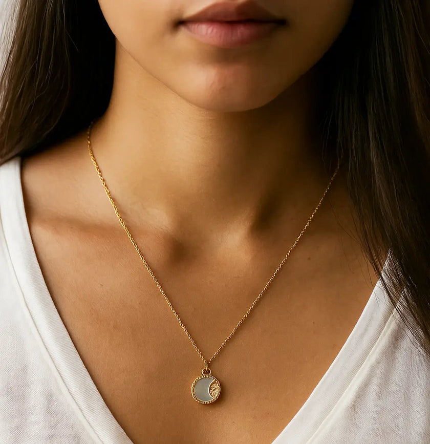 Collana con ciondolo reversibile Celestial Neva Luxe placcata in oro 18k