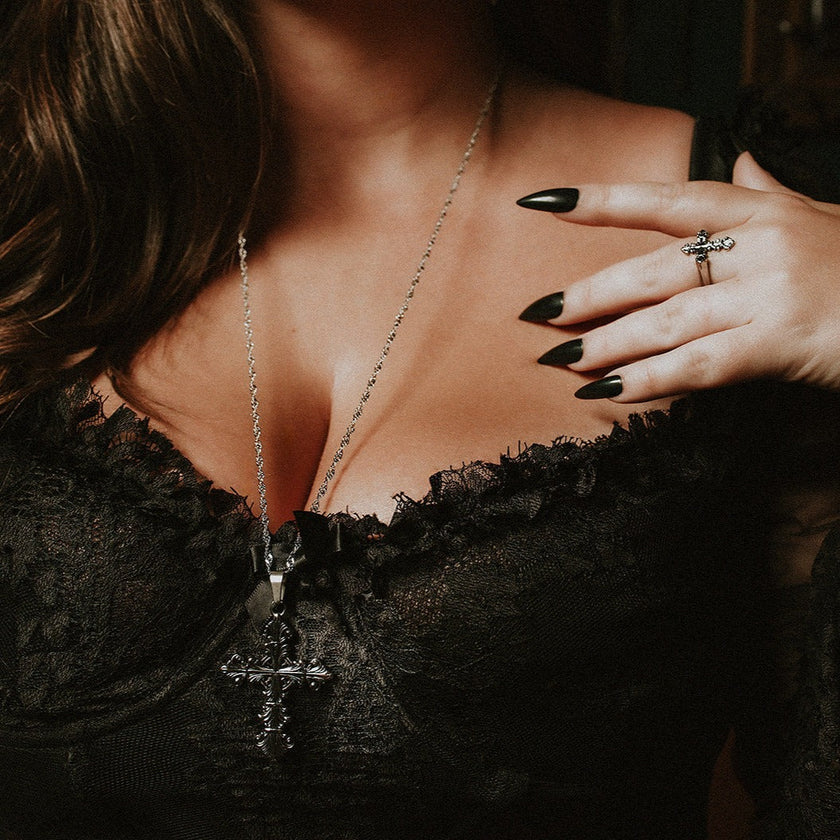 Lament-halsband med kors