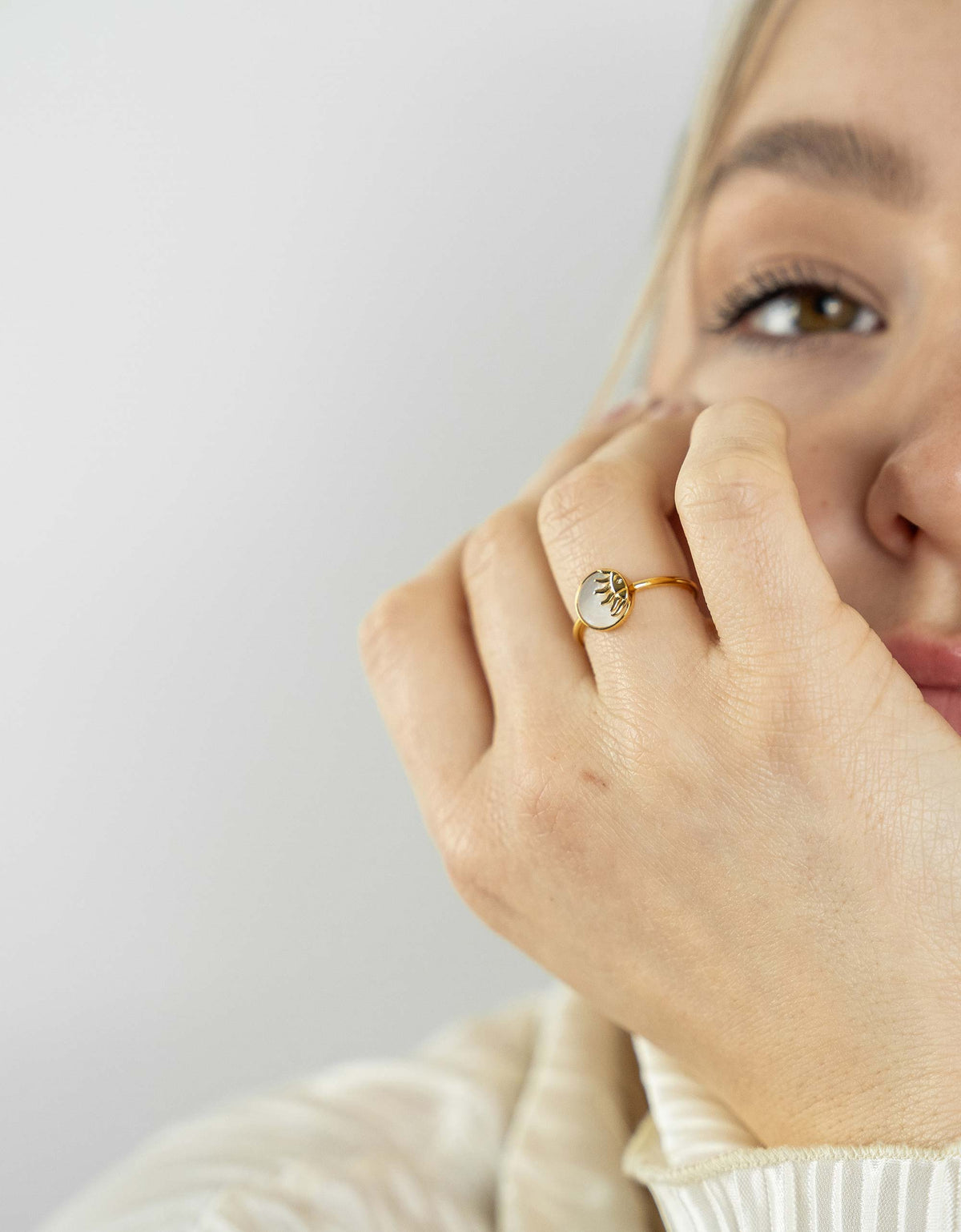 Anello Sole in madreperla