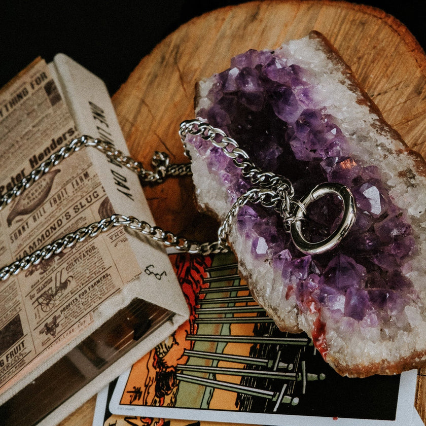 Halsband Charm Coven Hestia