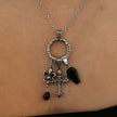 Collar de huesos para neófita del aquelarre de amuletos