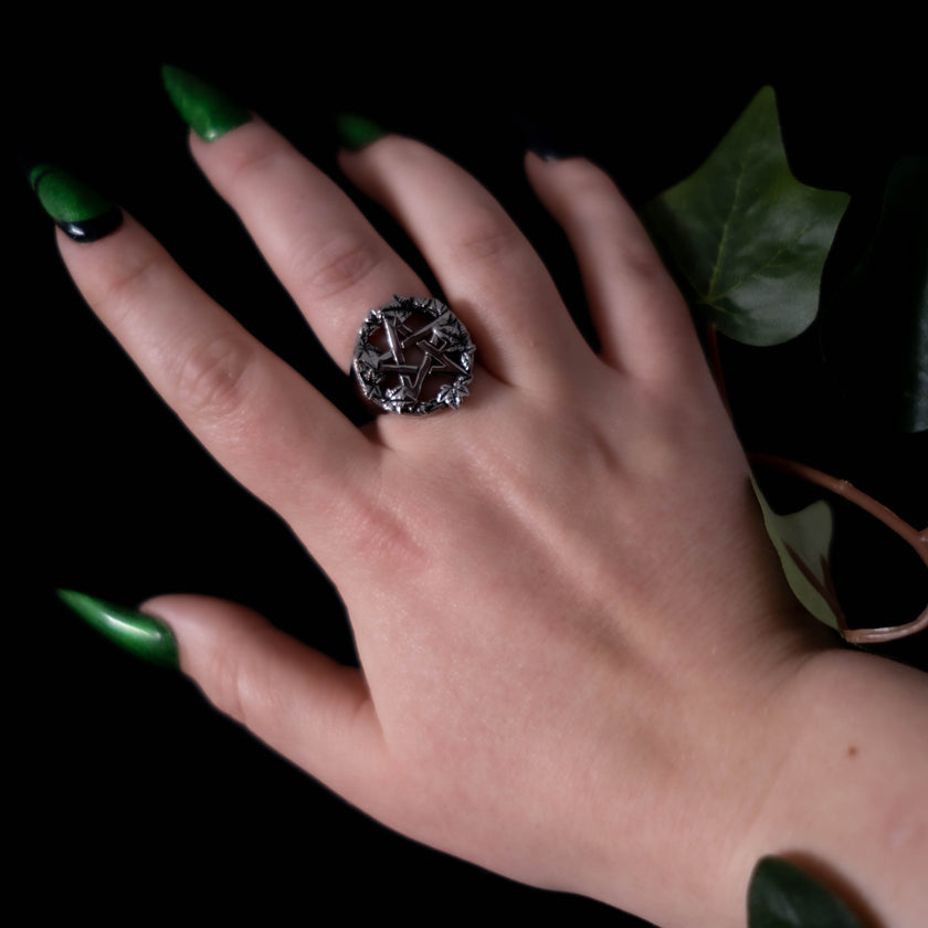 Anello con pentacolo della strega verde