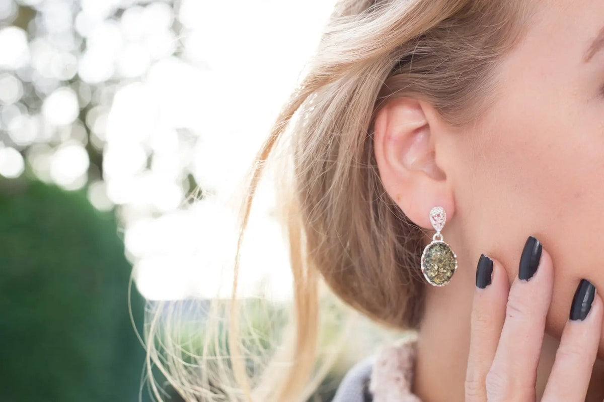 Boucles d'oreilles pendantes Demi en ambre vert