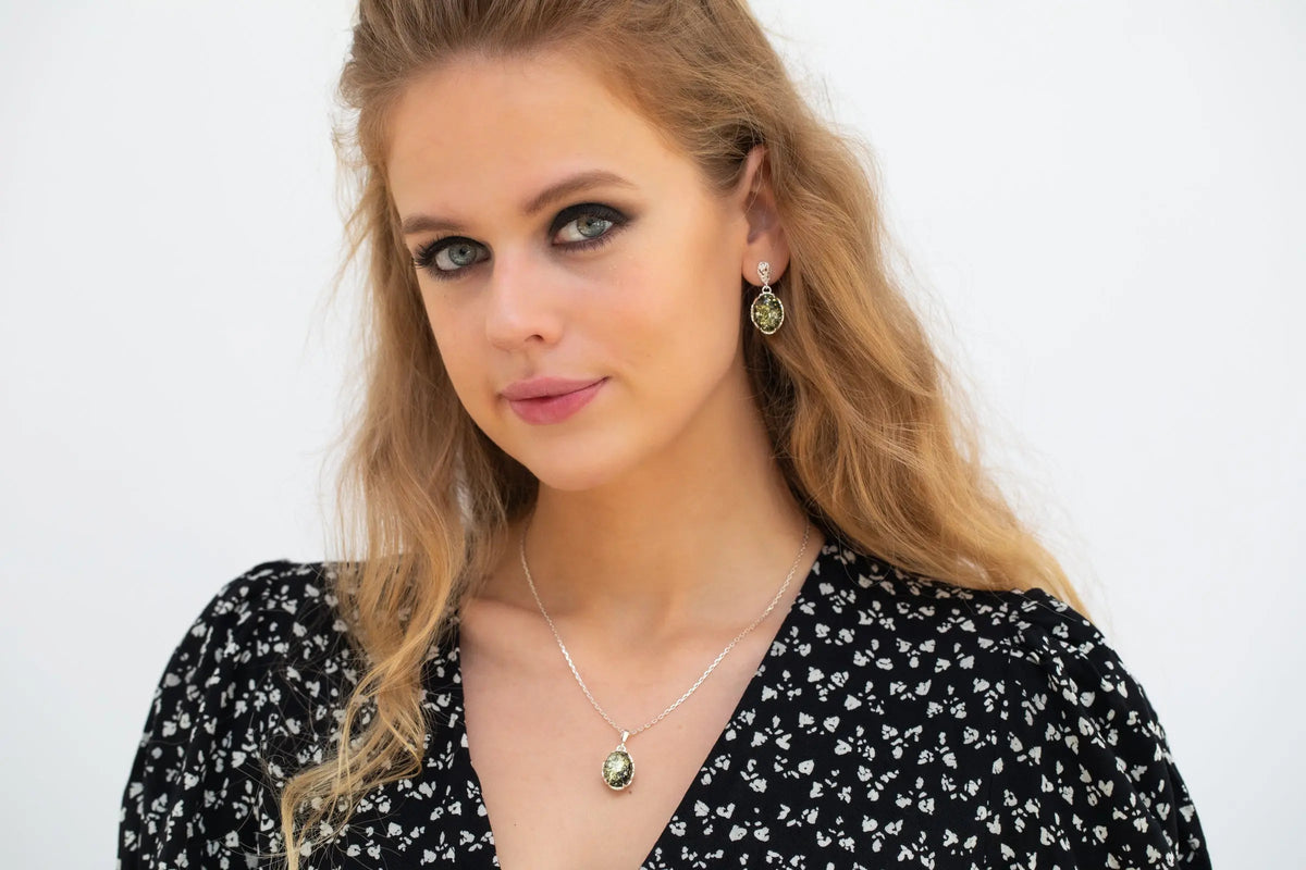 Boucles d'oreilles pendantes Demi en ambre vert