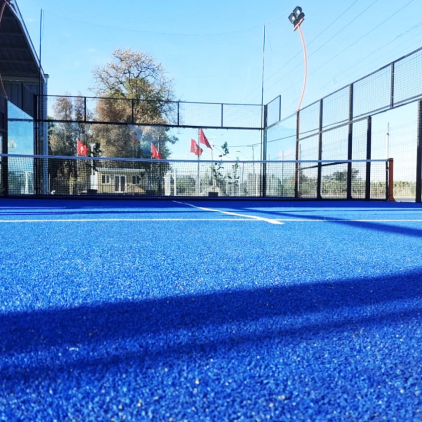 Dynamische Padelplatzoberfläche