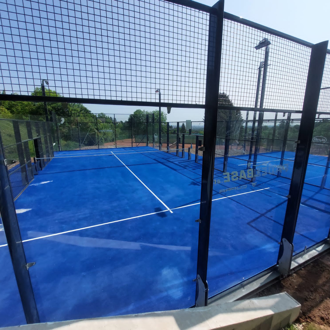 Dynamische Padelplatzoberfläche