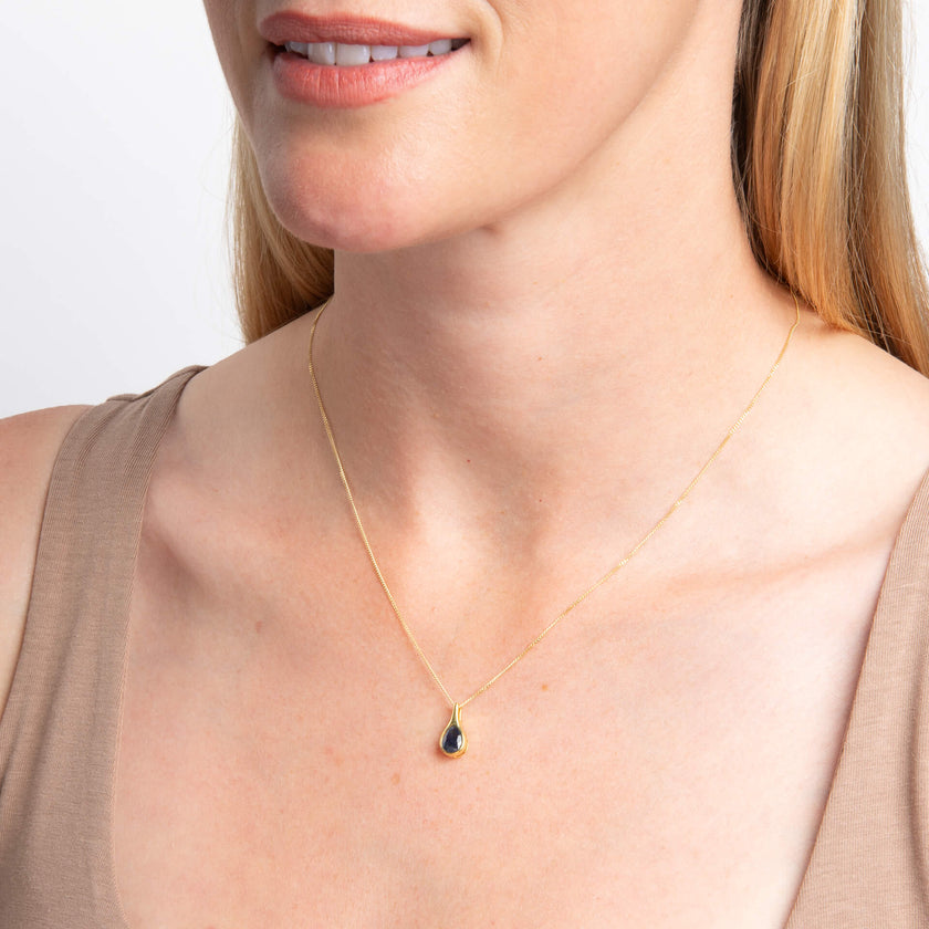Elements Gold Blauer Saphir Eleganter Teardrop-Anhänger