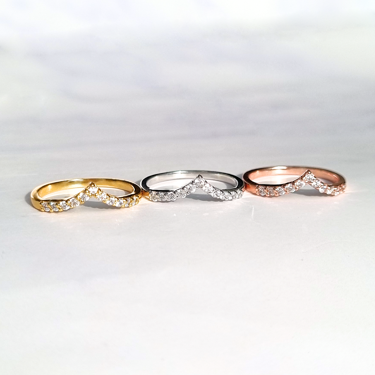 Anillo de eternidad curvado Wishbone en vermeil de oro de 18k