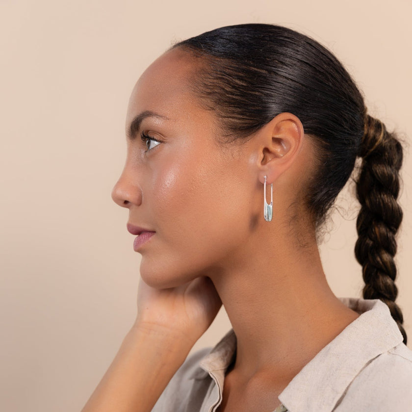 Boucles d'oreilles créoles fines et minimalistes en argent