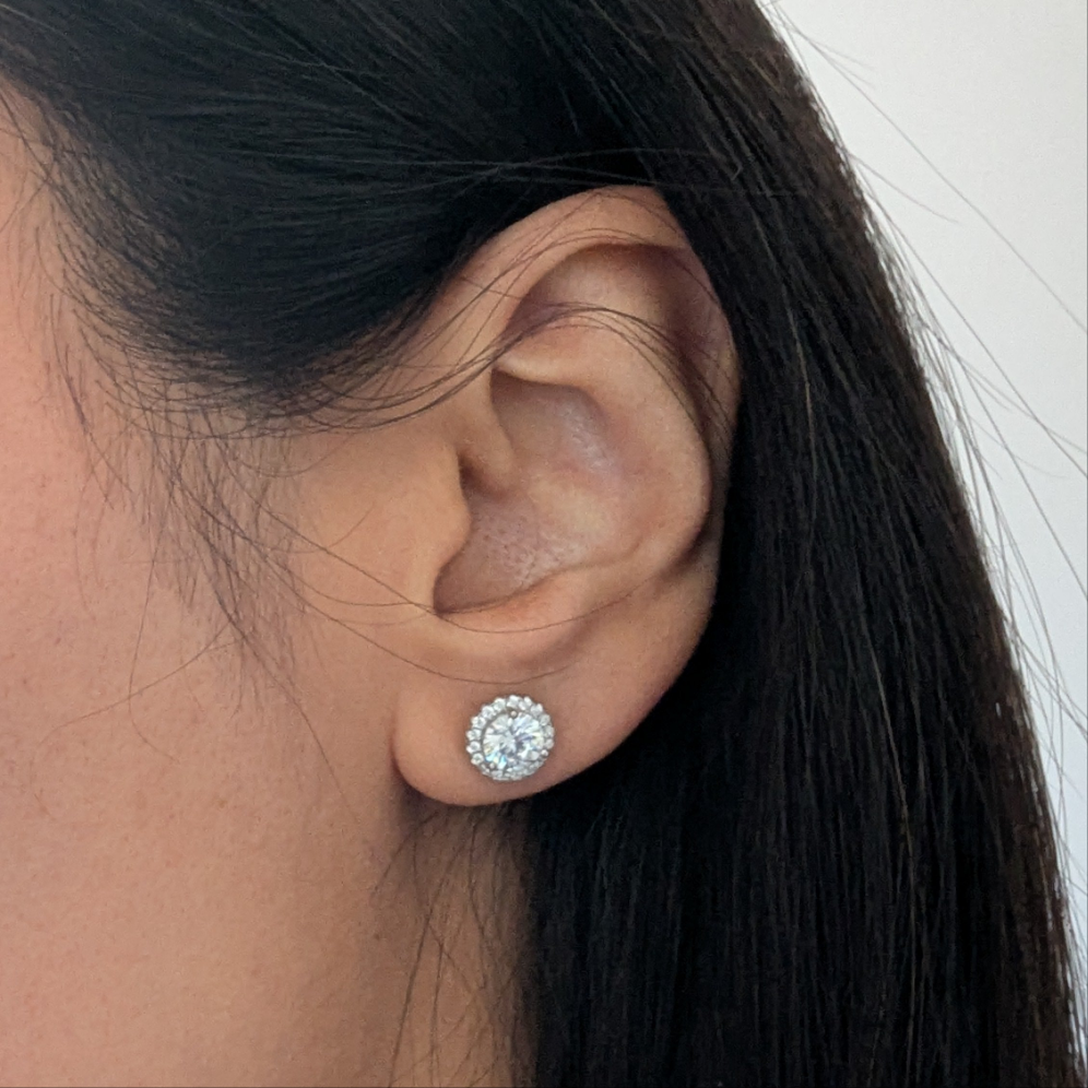 Round Halo studs