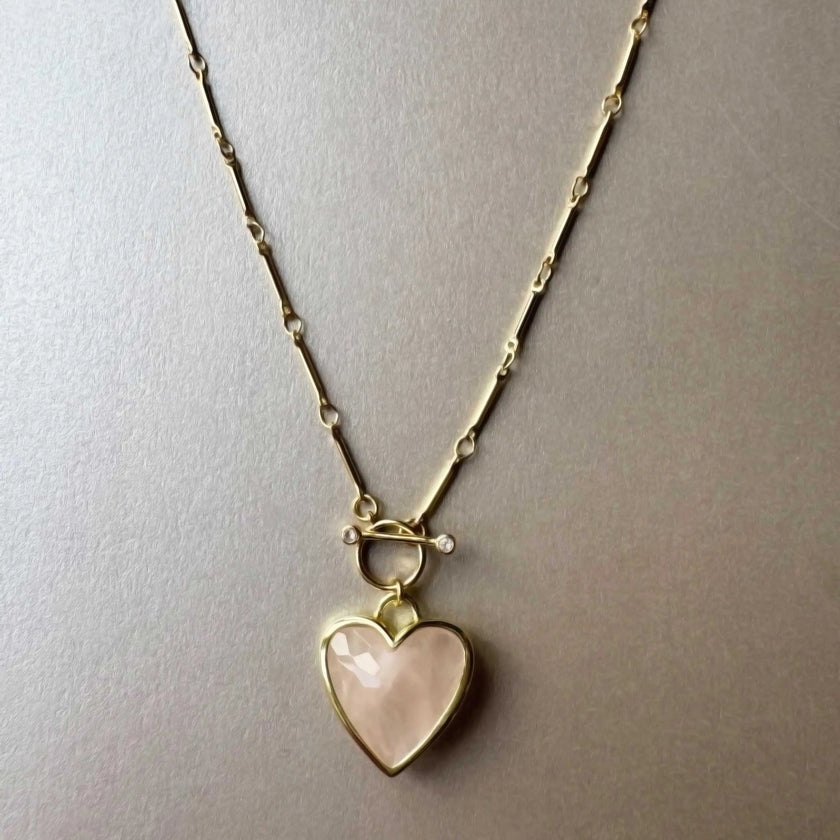 Sanora Luxe 18k gullbelagt rosekvarts T-bar hjertekjede