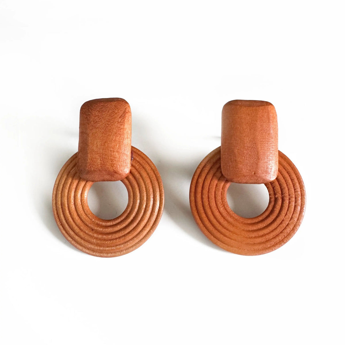 Orecchini a clip in legno Pippa Tan