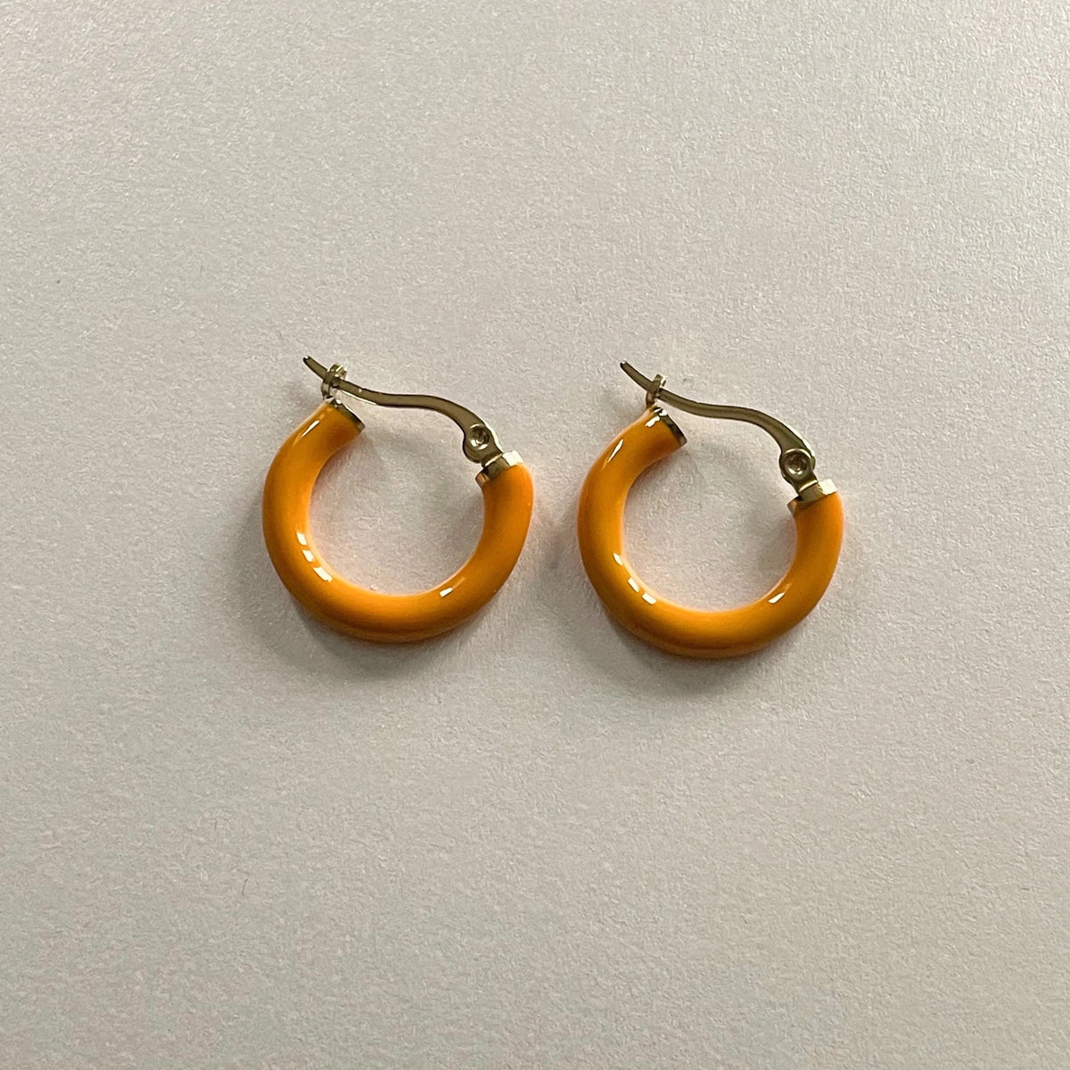 Orecchini a cerchio Saffron Anais Luxe placcati in oro 18k
